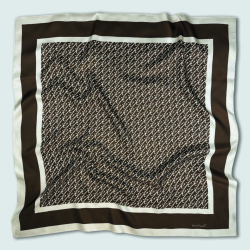 Oxford šilkinė skarelė – monogramos raštas ir šilti rudi tonai